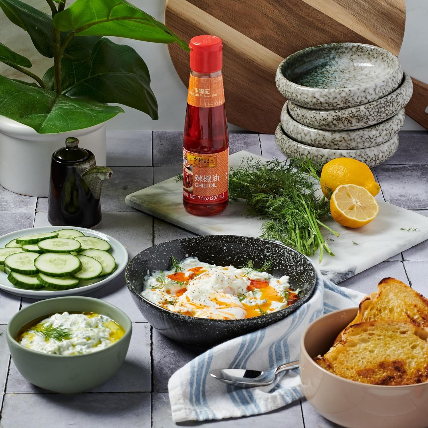 Lee Kum Kee Chili Oil (7 oz - 1 Pack), Crafted from Dried Chili Peppers and Soybean Oil, Spicy, Perfect for Dipping, Cold Dishes, Sichuan and Hunan Dishes Snackathon Foods 